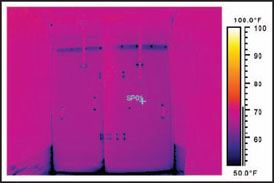 Thermal image shows good seal and temperature consistency around the Universal Bulkhead.